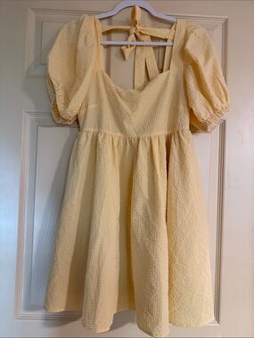 Soft Yellow Puff-Sleeve Tie-Back Casual Dress